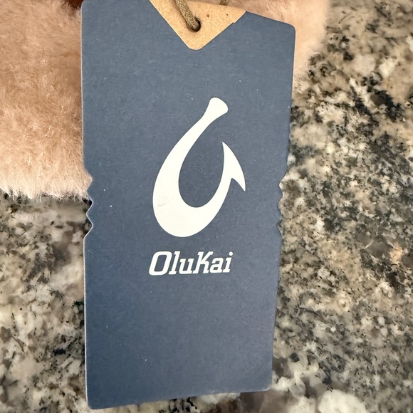 Olukai Women's Tan Fuzzy Slippers, NWT, KIPE’A HEU, size 9 - Picture 9 of 9